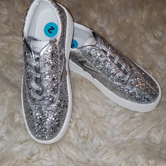 *NEW* SIZE 2 GIRLS - Picture 2 of 3